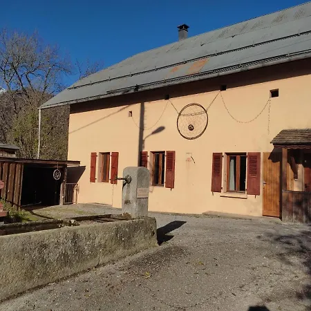 Cosybergerie 度假居 *